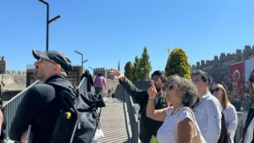 Dr. Öğr. Üyesi Şeyda Güngör'ün Yürütücülüğünde Mimarlık Festivali Kapsamında Kent Meydanı Teknik Gezisi